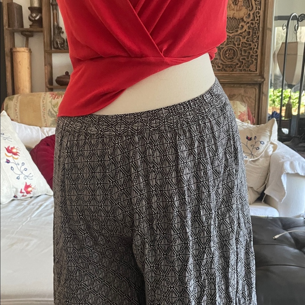 Harem pants. Elasticated top. Small but could also fit medium - Picture 3 of 4